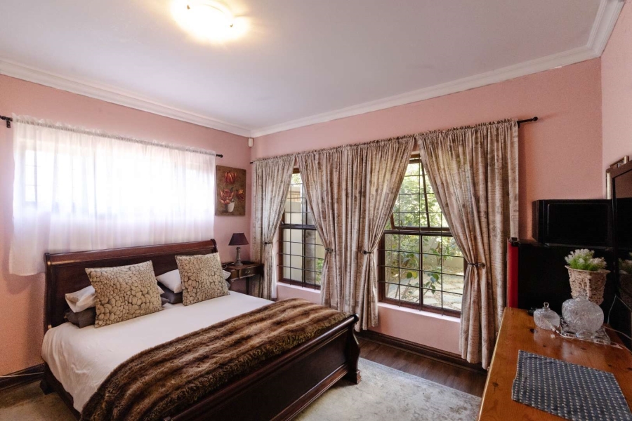 6 Bedroom Property for Sale in Sandbaai Western Cape